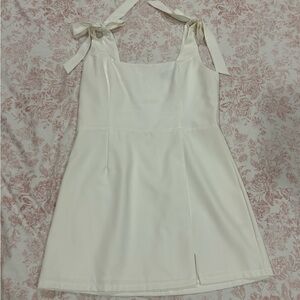 Elegant White Sleeveless Dress with Bow Straps